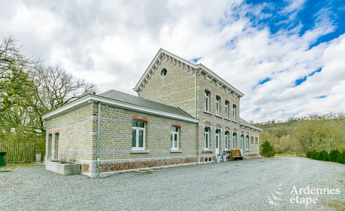 Buitengewoon in Houyet voor 10/14 personen in de Ardennen