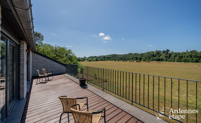 Ruime vakantiewoning in Houyet voor 12 personen met 5 slaapkamers, grote speelruimte en priv�terras