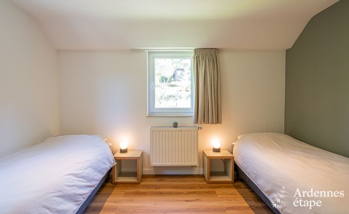 Ruime vakantiewoning in Houyet voor 12 personen met 5 slaapkamers, grote speelruimte en priv�terras