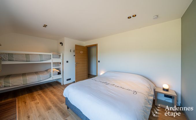 Ruime vakantiewoning in Houyet voor 12 personen met 5 slaapkamers, grote speelruimte en priv�terras