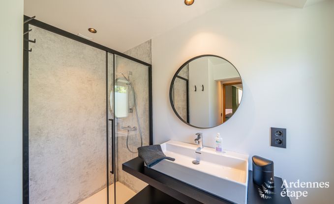 Ruime vakantiewoning in Houyet voor 12 personen met 5 slaapkamers, grote speelruimte en priv�terras