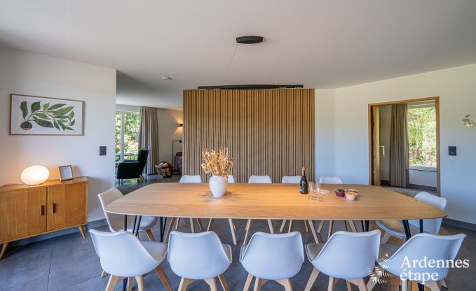 Ruime vakantiewoning in Houyet voor 12 personen met 5 slaapkamers, grote speelruimte en priv�terras