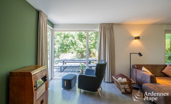 Ruime vakantiewoning in Houyet voor 12 personen met 5 slaapkamers, grote speelruimte en priv�terras