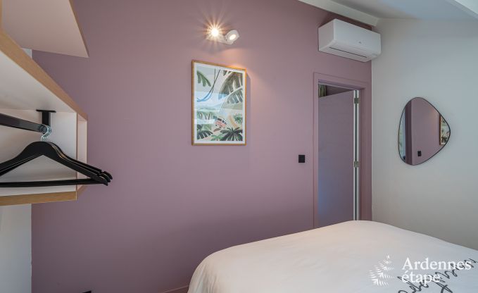 Ruime vakantiewoning in Houyet voor 12 personen met 5 slaapkamers, grote speelruimte en priv�terras