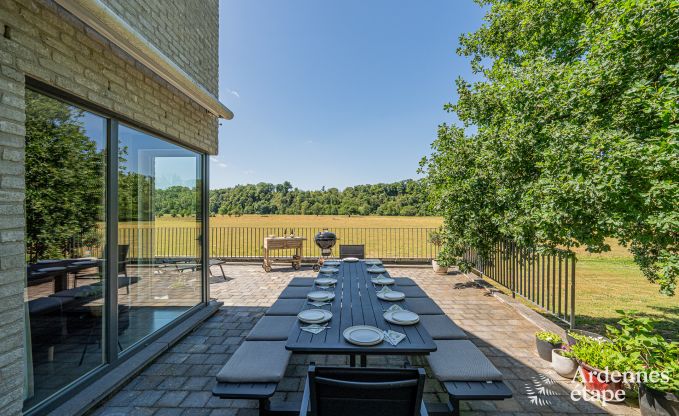 Ruime vakantiewoning in Houyet voor 12 personen met 5 slaapkamers, grote speelruimte en priv�terras