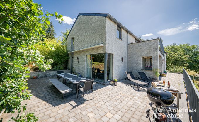 Ruime vakantiewoning in Houyet voor 12 personen met 5 slaapkamers, grote speelruimte en priv�terras