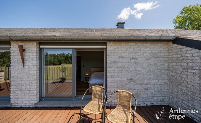 Ruime vakantiewoning in Houyet voor 12 personen met 5 slaapkamers, grote speelruimte en priv�terras