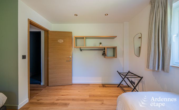 Ruime vakantiewoning in Houyet voor 12 personen met 5 slaapkamers, grote speelruimte en priv�terras