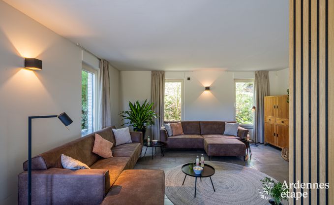 Ruime vakantiewoning in Houyet voor 12 personen met 5 slaapkamers, grote speelruimte en priv�terras