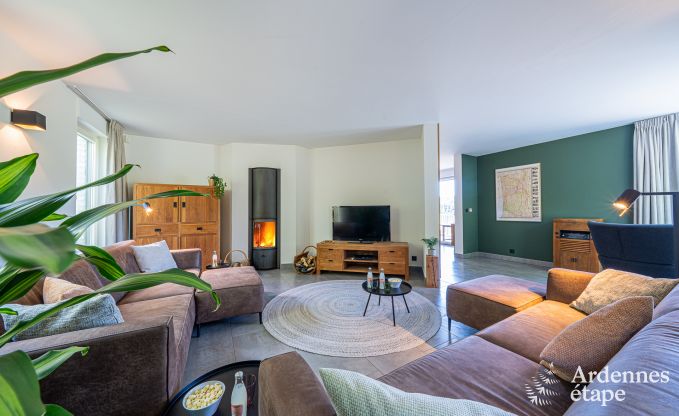 Ruime vakantiewoning in Houyet voor 12 personen met 5 slaapkamers, grote speelruimte en priv�terras