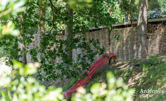 Ruime vakantiewoning in Houyet voor 12 personen met 5 slaapkamers, grote speelruimte en priv�terras