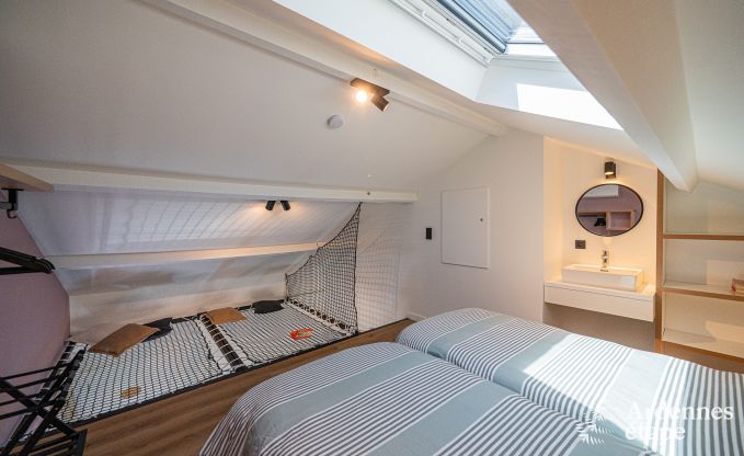 Ruime vakantiewoning in Houyet voor 12 personen met 5 slaapkamers, grote speelruimte en priv�terras