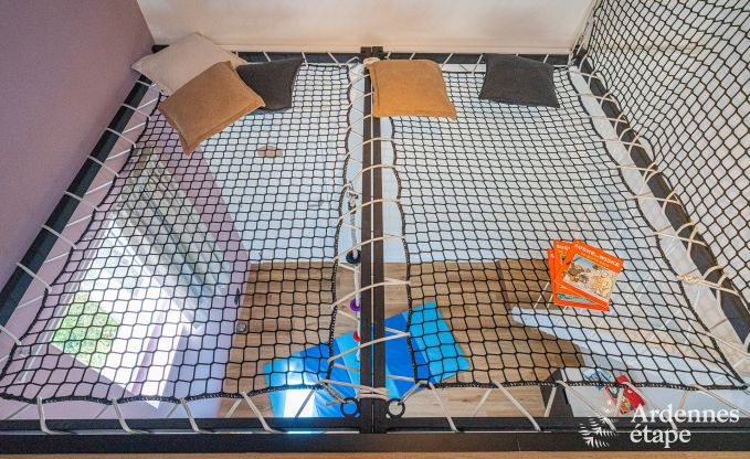 Ruime vakantiewoning in Houyet voor 12 personen met 5 slaapkamers, grote speelruimte en priv�terras