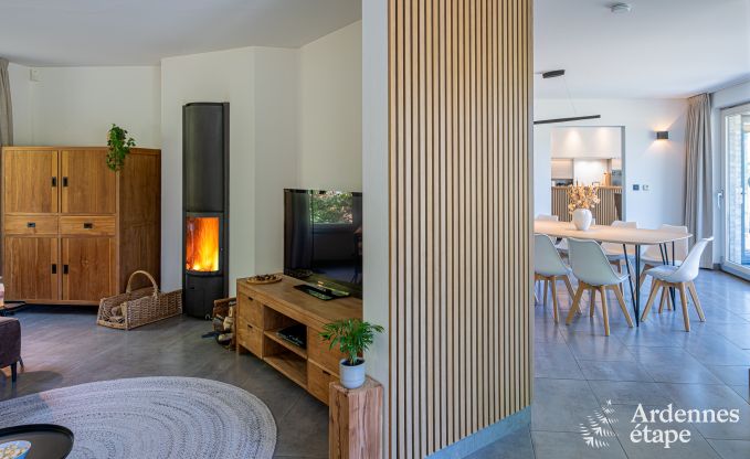 Ruime vakantiewoning in Houyet voor 12 personen met 5 slaapkamers, grote speelruimte en priv�terras