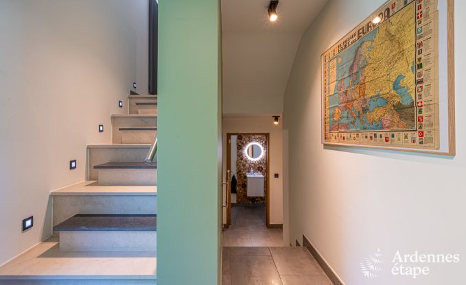 Ruime vakantiewoning in Houyet voor 12 personen met 5 slaapkamers, grote speelruimte en priv�terras