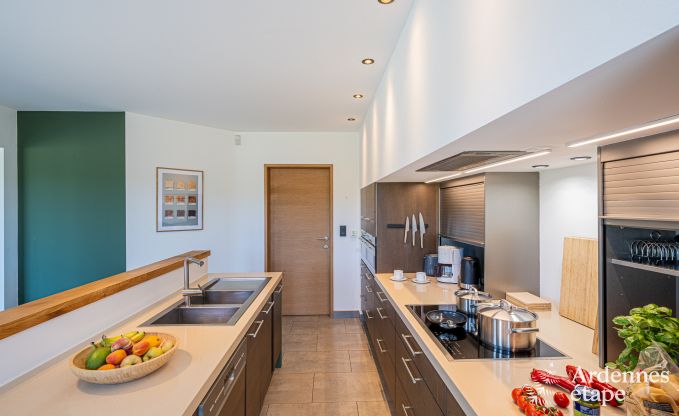 Ruime vakantiewoning in Houyet voor 12 personen met 5 slaapkamers, grote speelruimte en priv�terras