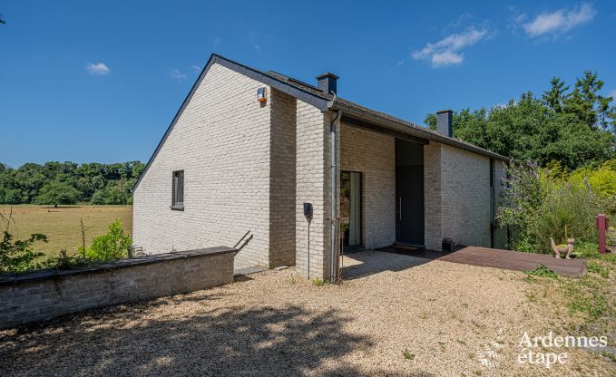 Ruime vakantiewoning in Houyet voor 12 personen met 5 slaapkamers, grote speelruimte en priv�terras