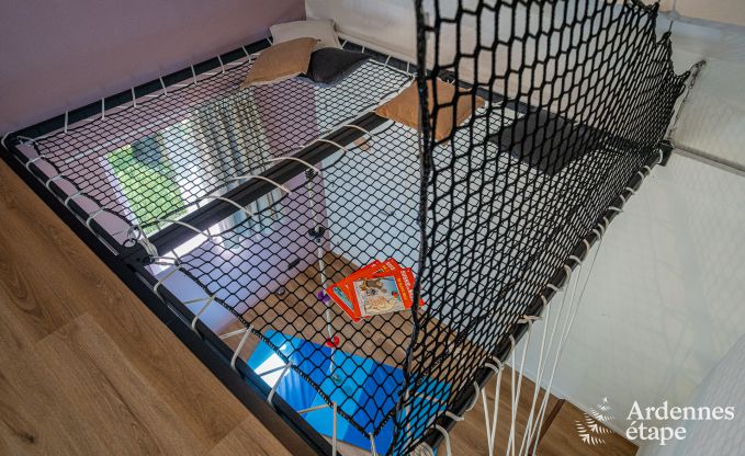 Ruime vakantiewoning in Houyet voor 12 personen met 5 slaapkamers, grote speelruimte en priv�terras