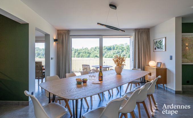 Ruime vakantiewoning in Houyet voor 12 personen met 5 slaapkamers, grote speelruimte en priv�terras