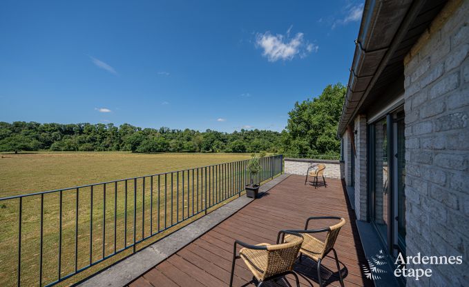 Ruime vakantiewoning in Houyet voor 12 personen met 5 slaapkamers, grote speelruimte en priv�terras