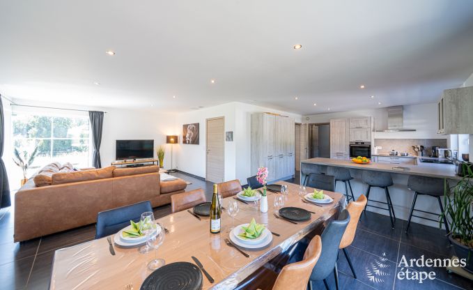 Vakantiehuis voor 9 personen in Wanlin met 4 slaapkamers en omheinde tuin