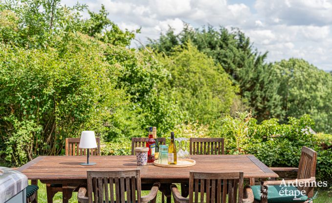 Ruim vakantiehuis voor 12 personen met 4 slaapkamers, 3 badkamers, jacuzzi, speelruimte en tuin