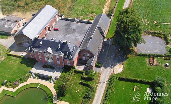 Bekoorlijk vakantiehuis voor 17 personen in vleugel van kasteel in Hoei