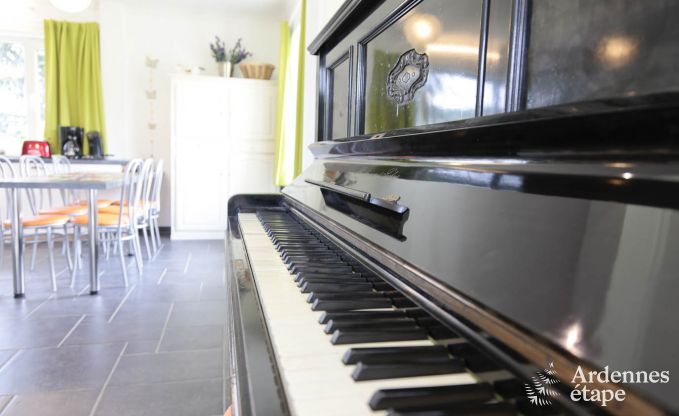 Ruime vakantiewoning voor 8 personen in La Roche-En-Ardenne met 4 slaapkamers, 4 badkamers, houtkachel, priv�tuin en garage