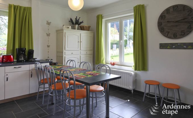 Ruime vakantiewoning voor 8 personen in La Roche-En-Ardenne met 4 slaapkamers, 4 badkamers, houtkachel, priv�tuin en garage