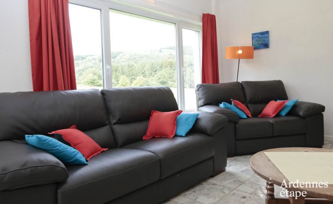 Ruime vakantiewoning voor 8 personen in La Roche-En-Ardenne met 4 slaapkamers, 4 badkamers, houtkachel, priv�tuin en garage