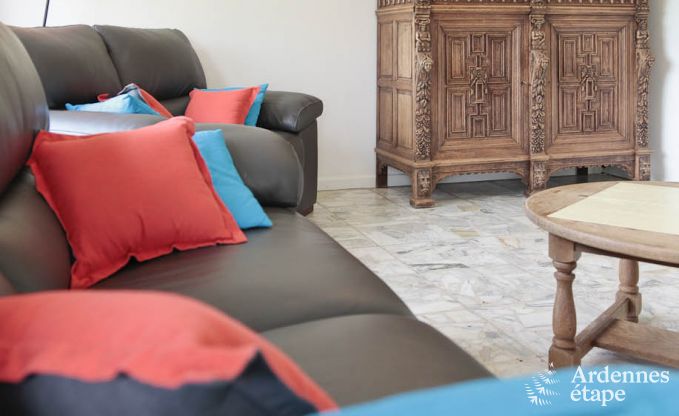 Ruime vakantiewoning voor 8 personen in La Roche-En-Ardenne met 4 slaapkamers, 4 badkamers, houtkachel, priv�tuin en garage