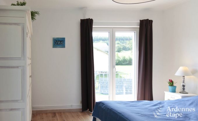 Ruime vakantiewoning voor 8 personen in La Roche-En-Ardenne met 4 slaapkamers, 4 badkamers, houtkachel, priv�tuin en garage