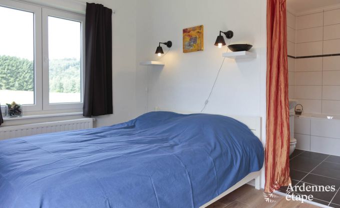 Ruime vakantiewoning voor 8 personen in La Roche-En-Ardenne met 4 slaapkamers, 4 badkamers, houtkachel, priv�tuin en garage