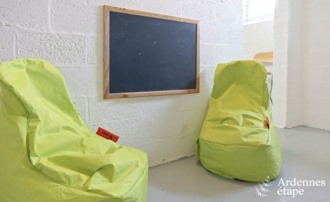 Ruime vakantiewoning voor 8 personen in La Roche-En-Ardenne met 4 slaapkamers, 4 badkamers, houtkachel, priv�tuin en garage