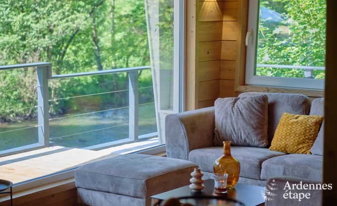 Ruime chalet aan het water voor 6 personen met houtkachel, barbecue en privterras in La Roche-en-Ardenne