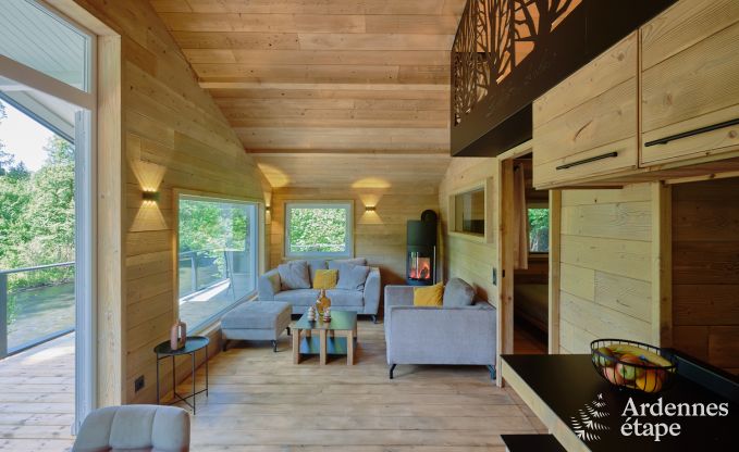 Ruime chalet aan het water voor 6 personen met houtkachel, barbecue en privterras in La Roche-en-Ardenne