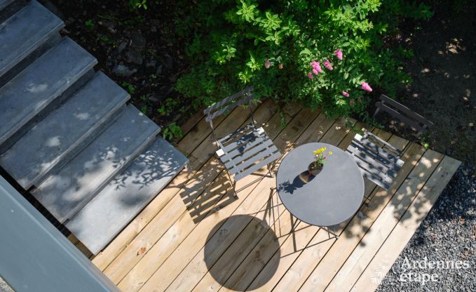 Ruime chalet aan het water voor 6 personen met houtkachel, barbecue en privterras in La Roche-en-Ardenne