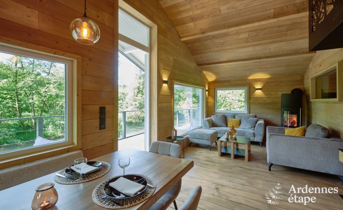 Ruime chalet aan het water voor 6 personen met houtkachel, barbecue en privterras in La Roche-en-Ardenne