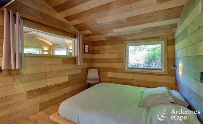 Ruime chalet aan het water voor 6 personen met houtkachel, barbecue en privterras in La Roche-en-Ardenne