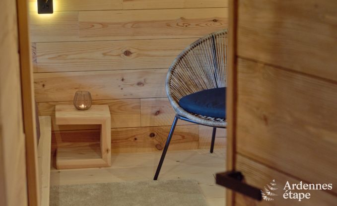 Ruime chalet aan het water voor 6 personen met houtkachel, barbecue en privterras in La Roche-en-Ardenne