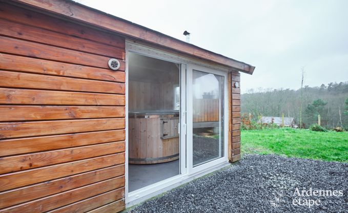 Rust verzekerd in deze charmante chalet voor 4 personen met hottub in de natuurlijke omgeving van Libin