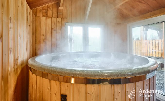 Rust verzekerd in deze charmante chalet voor 4 personen met hottub in de natuurlijke omgeving van Libin