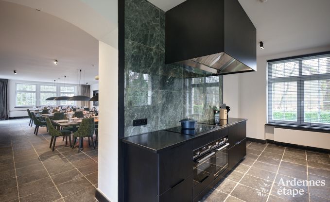 Kasteel in Libin: elegant verblijf voor 40 personen met uitgebreide voorzieningen