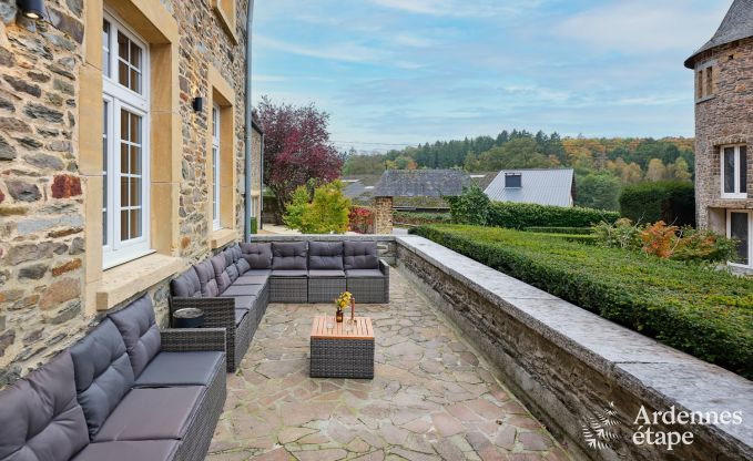 Kasteel in Libin: elegant verblijf voor 40 personen met uitgebreide voorzieningen