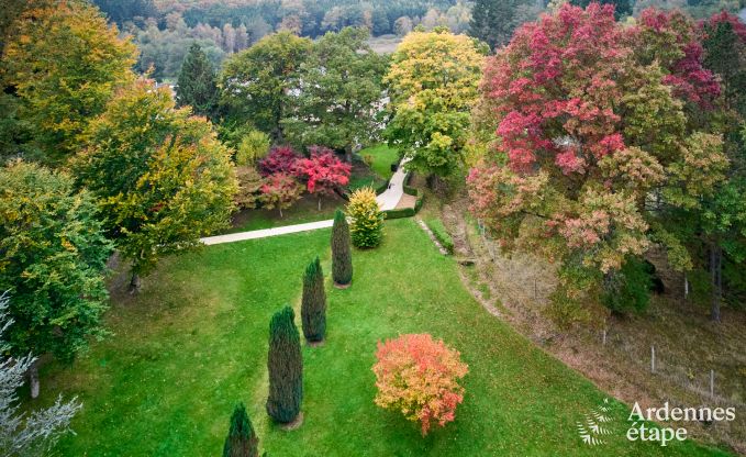 Kasteel in Libin: elegant verblijf voor 40 personen met uitgebreide voorzieningen