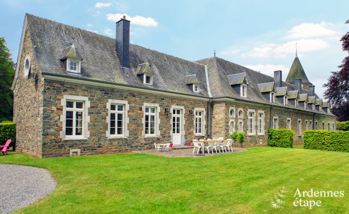 Elegant bijgebouw van een kasteel in Libin voor 14 personen in de Ardennen