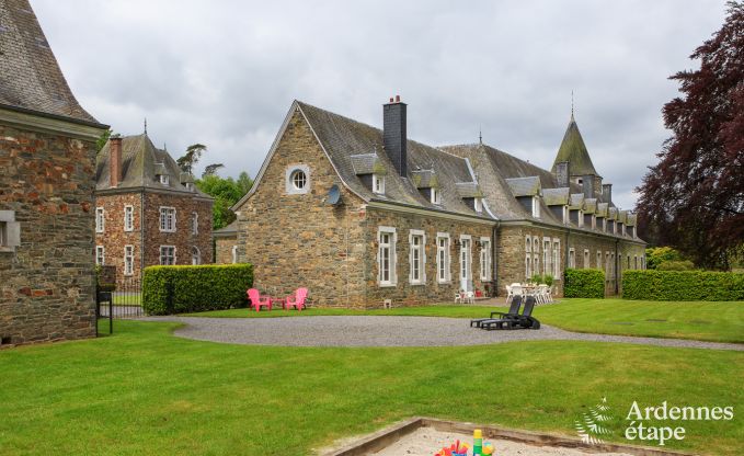 Elegant bijgebouw van een kasteel in Libin voor 14 personen in de Ardennen