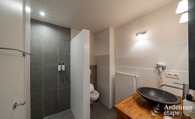 Ruime vakantiewoning in Libin voor 15 personen met priv�badkamers en professionele keuken