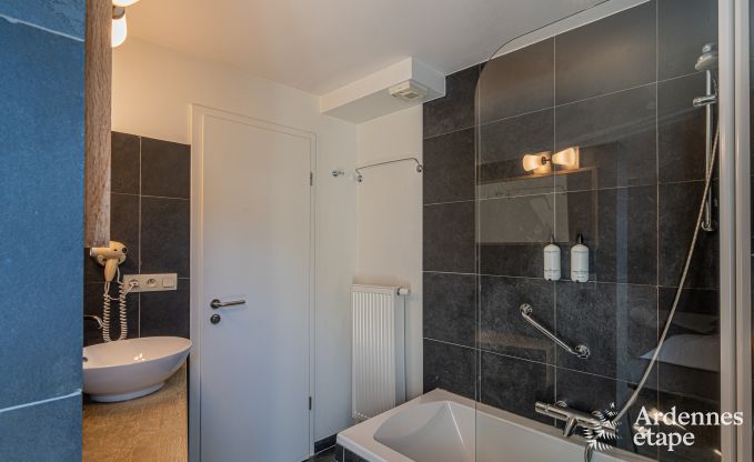 Ruime vakantiewoning in Libin voor 15 personen met priv�badkamers en professionele keuken