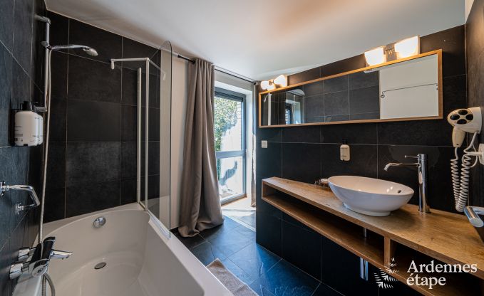 Ruime vakantiewoning in Libin voor 15 personen met priv�badkamers en professionele keuken